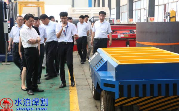 AGV機(jī)器人持續(xù)火熱,新領(lǐng)域帶來發(fā)展新機(jī)遇,水泊焊割自主研發(fā)的AGV小車 AGV機(jī)器人持續(xù)火熱,新領(lǐng)域帶來發(fā)展新機(jī)遇,水泊焊割自主研發(fā)的AGV小車