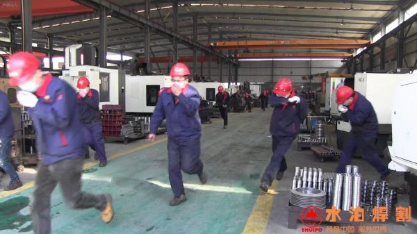 著火區域人員迅速撤離 著火區域人員迅速撤離