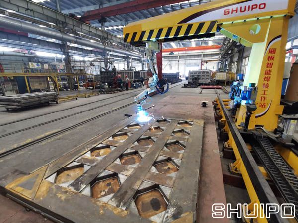 廂板智能焊接機器人 廂板智能焊接機器人