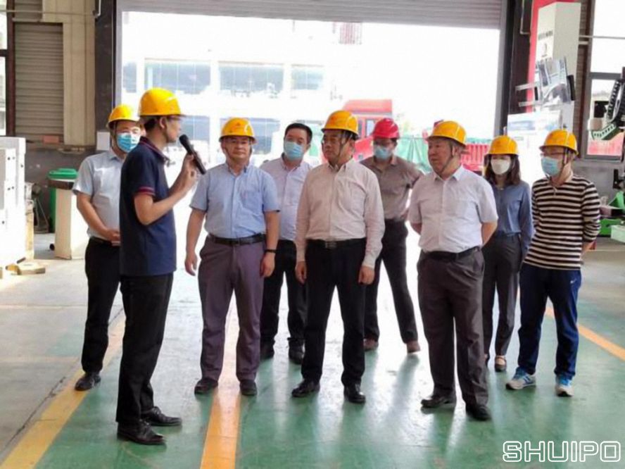 山東省科學(xué)院激光研究所所長賈中青、山東省機械設(shè)計研究院院長林江海帶領(lǐng)激光、高端裝備領(lǐng)域?qū)<乙恍?人到水泊焊割實地調(diào)研 (已調(diào)整大小) 山東省科學(xué)院激光研究所所長賈中青、山東省機械設(shè)計研究院院長林江海帶領(lǐng)激光、高端裝備領(lǐng)域?qū)<乙恍?人到水泊焊割實地調(diào)研 (已調(diào)整大小)